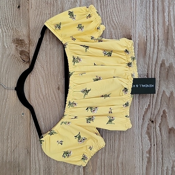 Ardene x Kendall & Kylie Size Medium Yellow Floral Printed Crop Top NWT - Picture 1 of 8